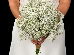 Gyps field Een bruidsboeket met witte bloemen, gemaakt door Bloeibloemen.nl