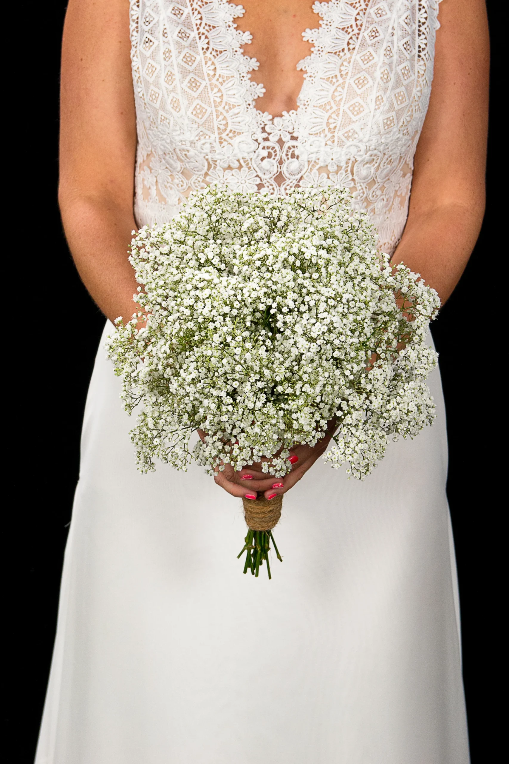 Gyps field Een bruidsboeket met witte bloemen, gemaakt door Bloeibloemen.nl